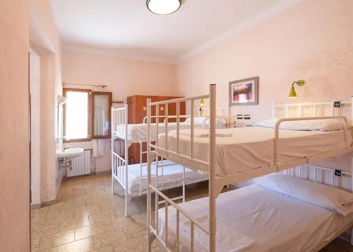 Hostel Archi Rossi