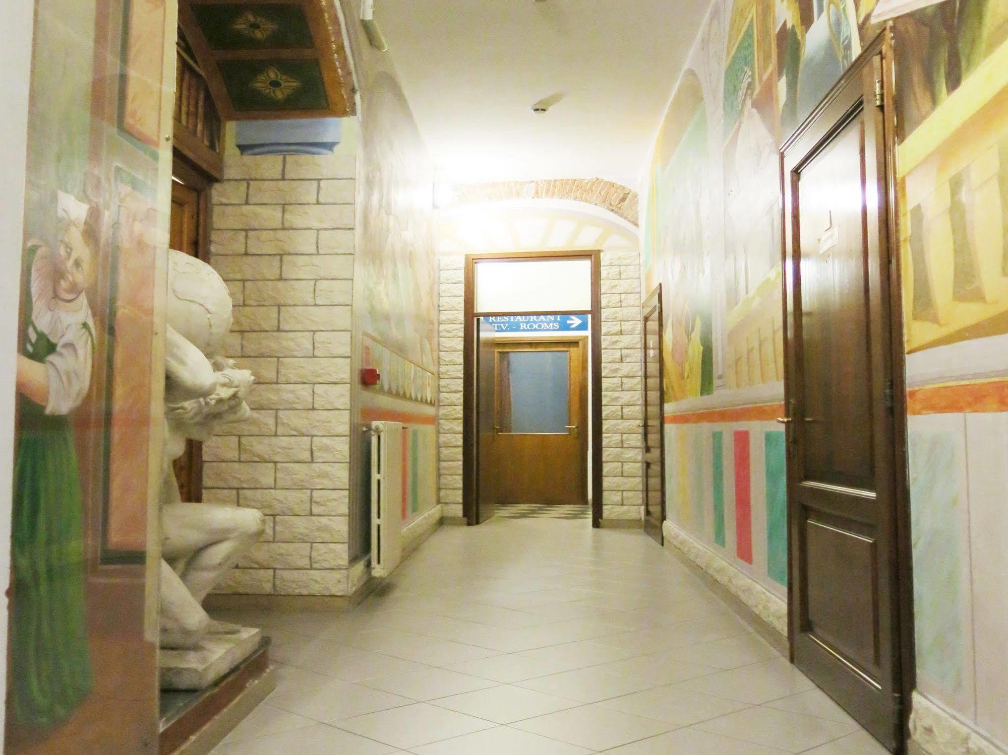 Archi Rossi Ostello